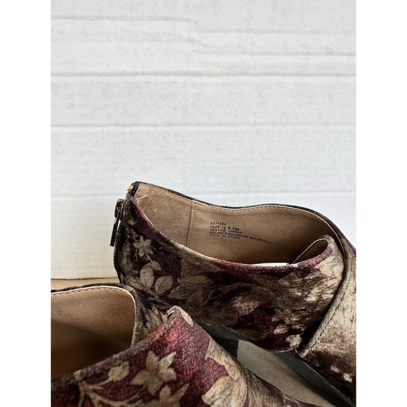 Women's 9.5 Ankle Boots Booties Shoes Burgundy And Gold Floral Print - Picture 6 of 7